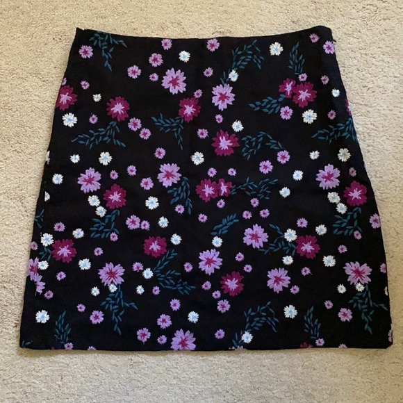 Dresses & Skirts - NWT LOFT skirt